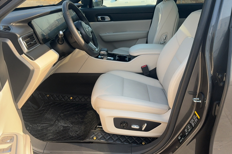 理想汽车 理想ONE 2021款 增程6座版中控内饰7005