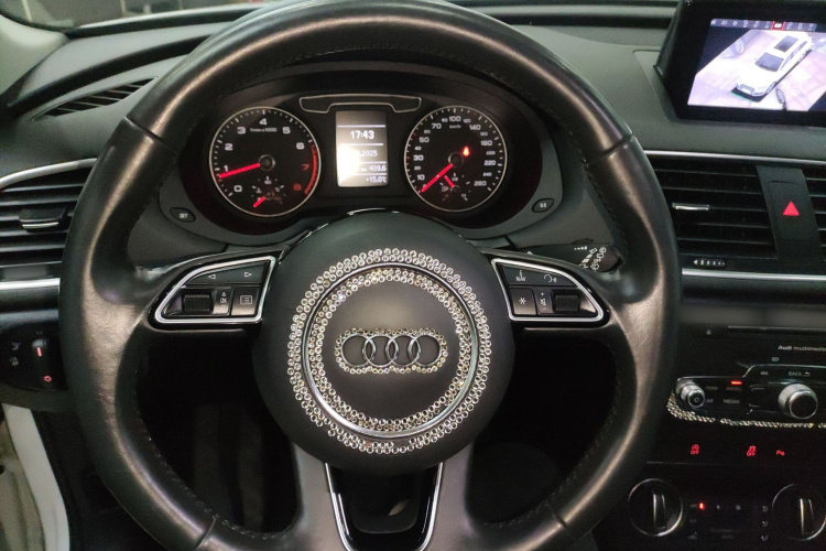 奥迪Q3 2018款 30周年年型 30 TFSI 时尚型中控内饰13