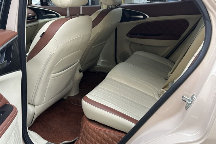 欧拉好猫 2021款 400km标准续航 雅典娜版 磷酸铁锂车身外观6001