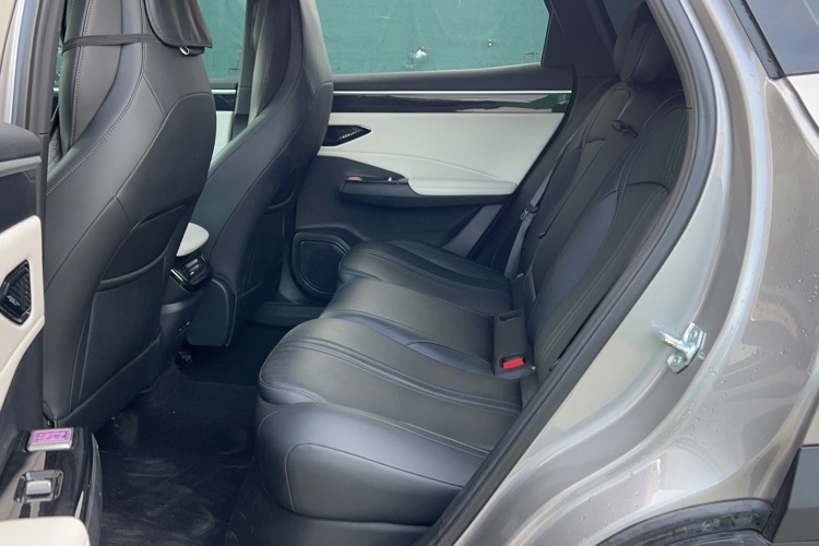 吉利银河 银河L7 2024款 1.5T 115km PLUS  龙腾版中控内饰7004