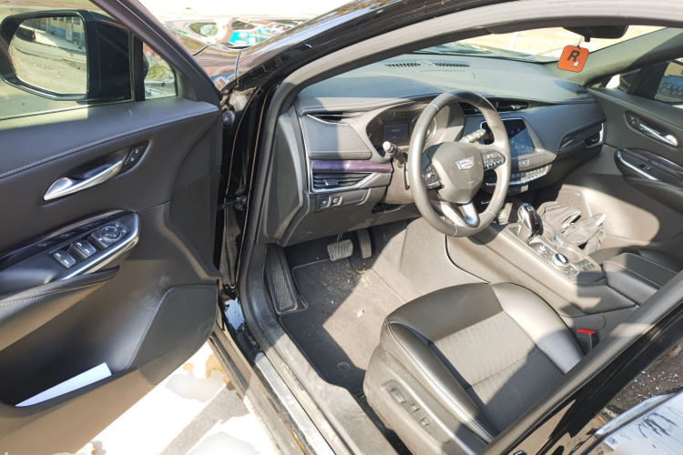 凯迪拉克XT4 2022款 28T 两驱风尚型中控内饰20