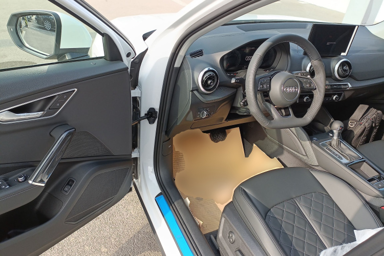 奥迪Q2L 2025款 35TFSI 时尚动感型中控内饰20