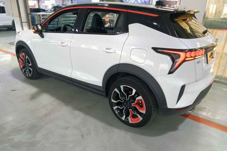 领克06 2020款 1.5T 耀Halo车身外观4