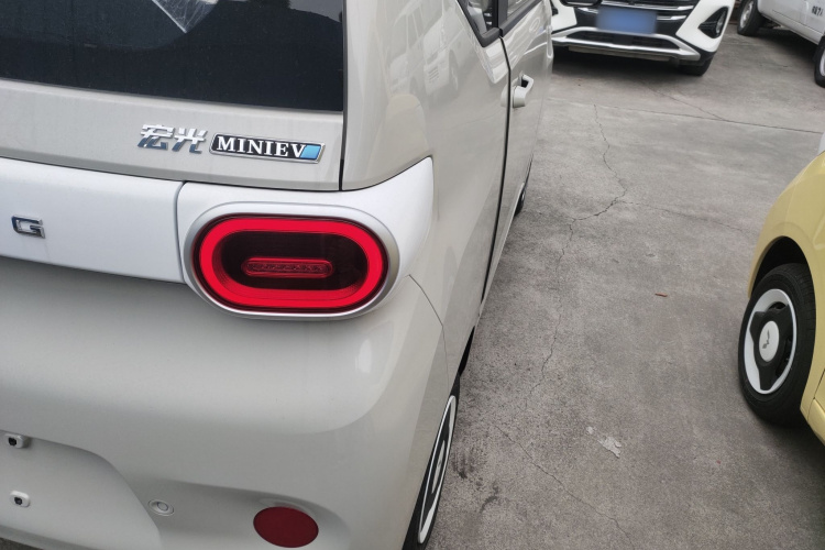 五菱汽车 宏光MINIEV 2024款 第三代 215km 青春版车身外观9