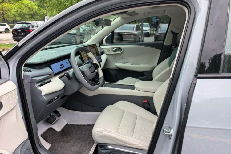 领克06 EM-P 2023款 EM-P 126长续航Halo中控内饰7005