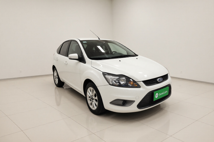 福特 福克斯 2013款 两厢经典 1.8L 自动基本型车身外观3