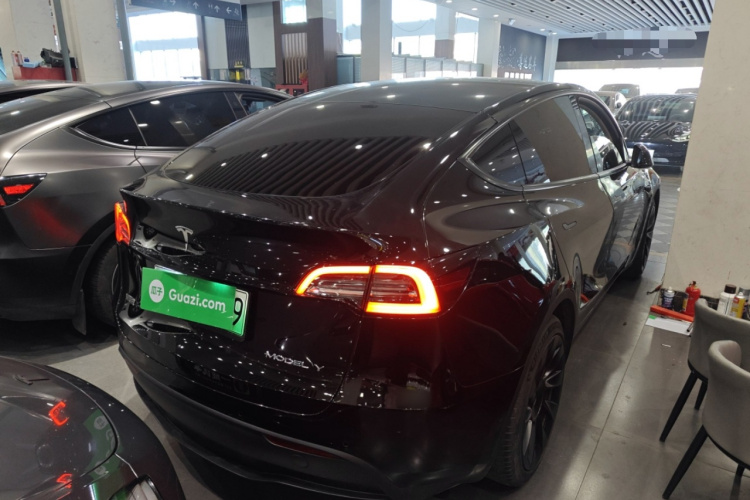 特斯拉 Model Y 2022款 改款 后轮驱动版车身外观7