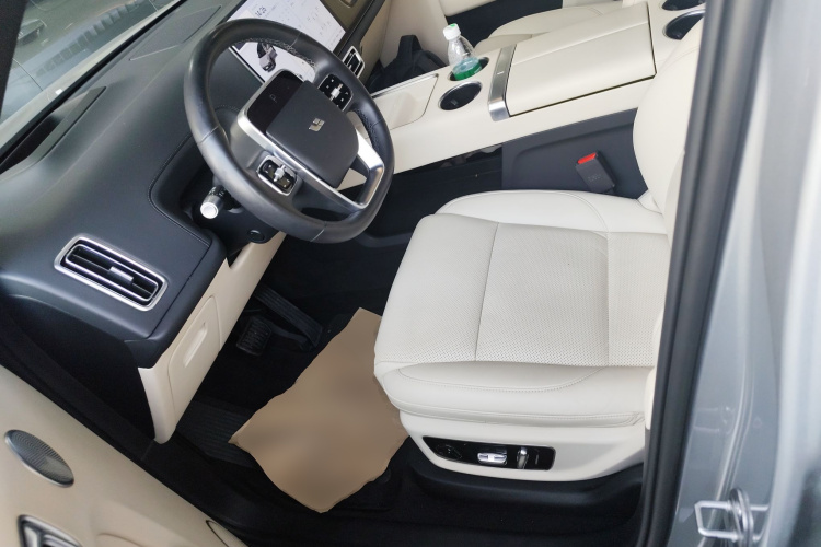 理想汽车 理想L9 2023款 Pro中控内饰19