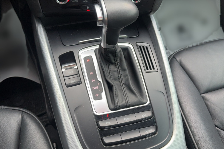 奥迪Q5 2015款 40 TFSI 技术型局部细节18