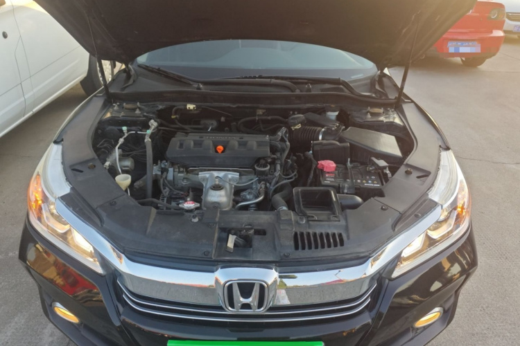 本田 雅阁 2016款 2.0L 精英版机舱底盘24