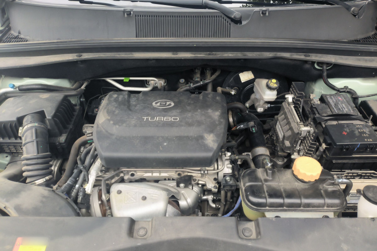 五菱汽车 五菱星辰 2021款 1.5T CVT星辉版机舱底盘24