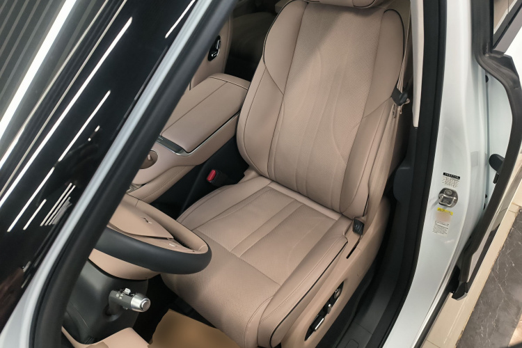 小鹏X9 2025款 740超长续航 Max中控内饰19