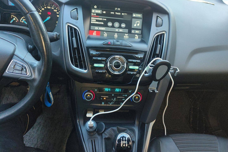 福特 福克斯 2017款 两厢 1.6L 手动风尚型智行版局部细节16