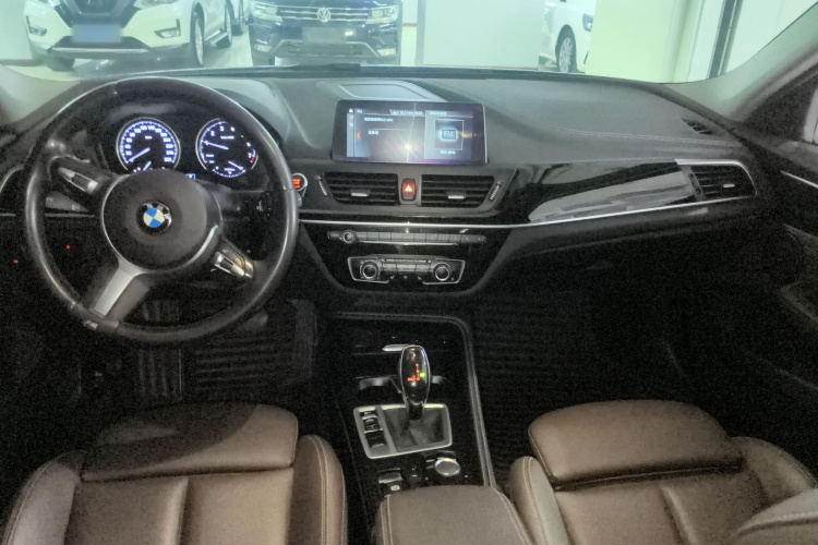 宝马1系 2020款 120i M运动套装中控内饰7002