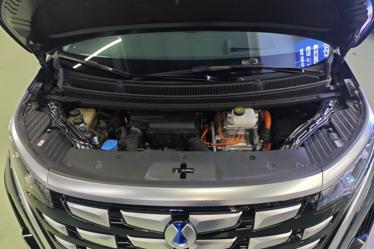 腾势D9 2022款 DM-i 970 四驱尊荣型机舱底盘24