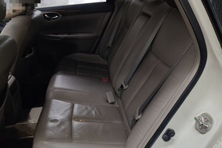 日产 轩逸 2012款 1.6XL CVT豪华版中控内饰7004