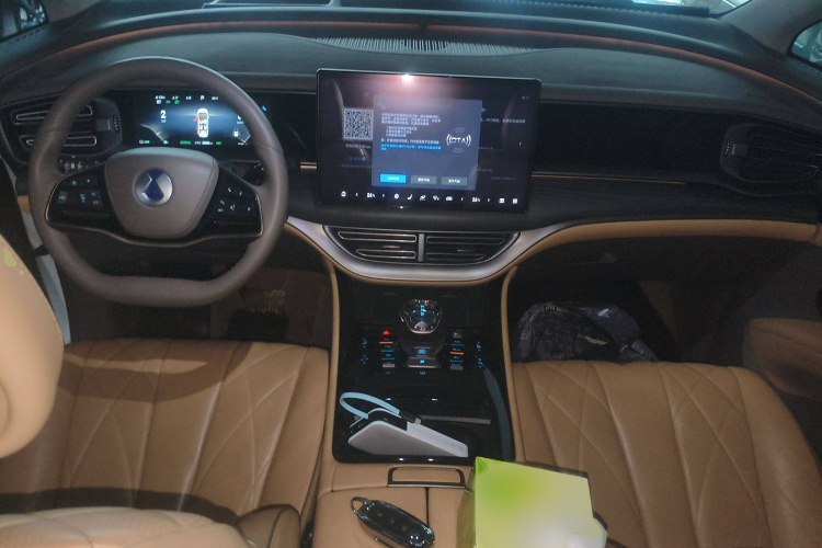 腾势D9 2022款 DM-i 970 四驱旗舰型中控内饰7002