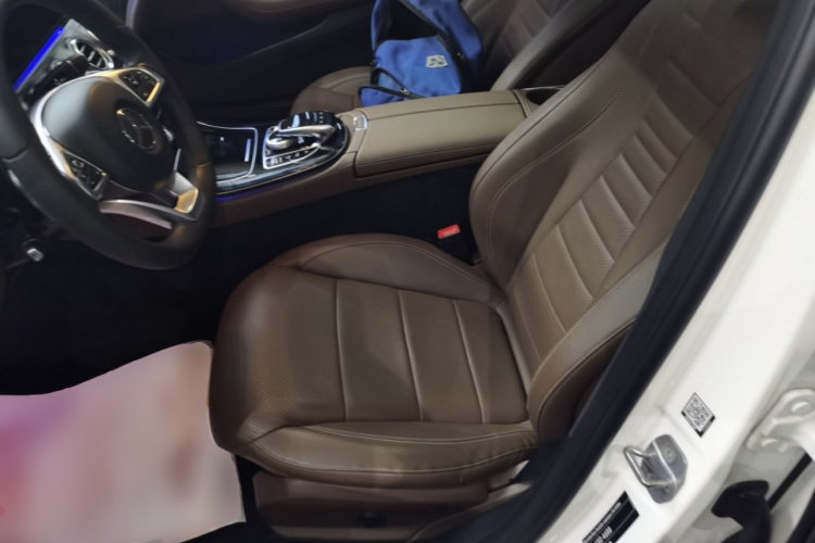 奔驰E级 2017款 E 300 L 运动豪华型中控内饰19