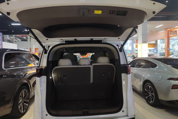 腾势D9 2022款 DM-i 970 四驱尊荣型机舱底盘23