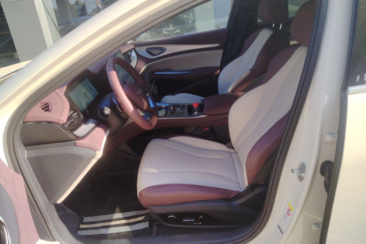 比亚迪 海豹07 DM-i 2025款 智驾版 DM-i 1.5L 125km 尊贵型中控内饰19