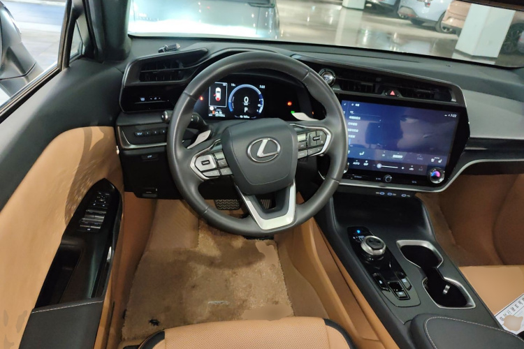 雷克萨斯RZ 2023款 450e 四驱纵享版中控内饰13