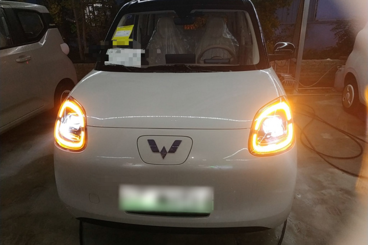 五菱汽车 宏光MINIEV 2025款 四门版 臻享+款车身外观2