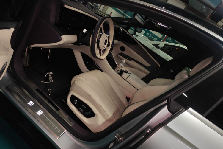 仰望U7 2025款 EV 五座豪华版中控内饰19