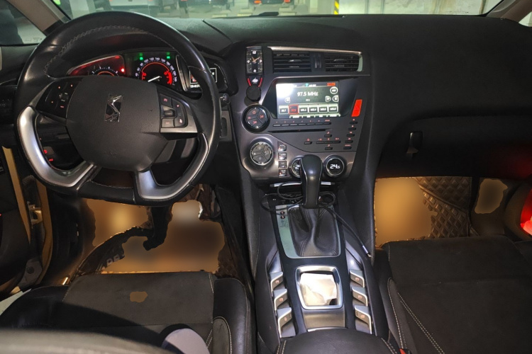 DS 5 2015款 1.8T 60周年限量版THP200中控内饰12