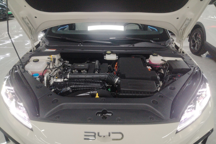 比亚迪 海豹06新能源 2024款 DM-i 80KM尊贵型机舱底盘24