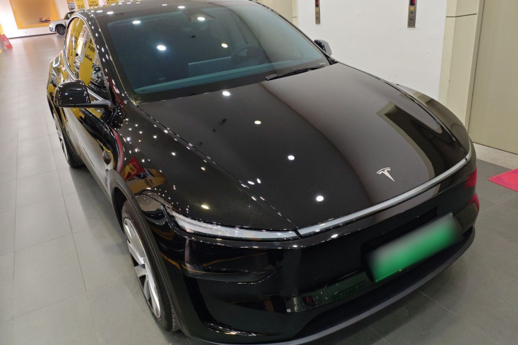 特斯拉 Model Y 2025款 后轮驱动版车身外观3