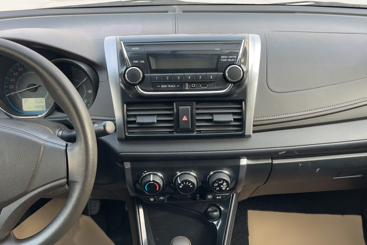 丰田 威驰 2014款 1.5L 自动智臻版局部细节16