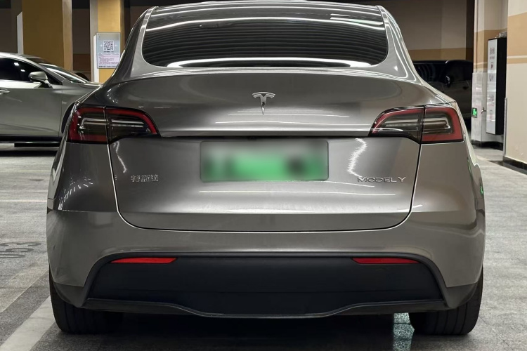 特斯拉 Model Y 2024款 后轮驱动版车身外观6