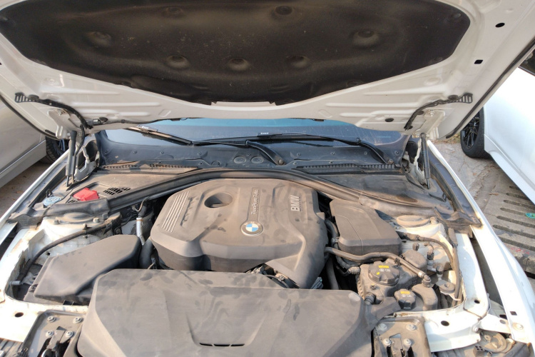 宝马3系 2018款 320i M运动套装机舱底盘24