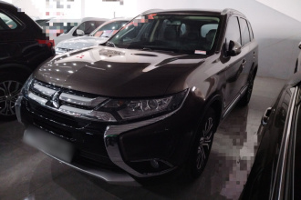 三菱 欧蓝德 2018款 2.0L 两驱荣耀版 5座