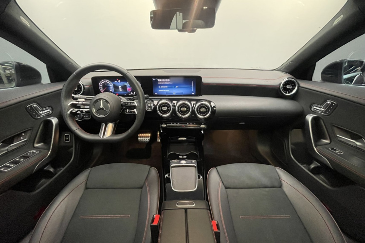 奔驰CLA 2024款 CLA 200中控内饰7001