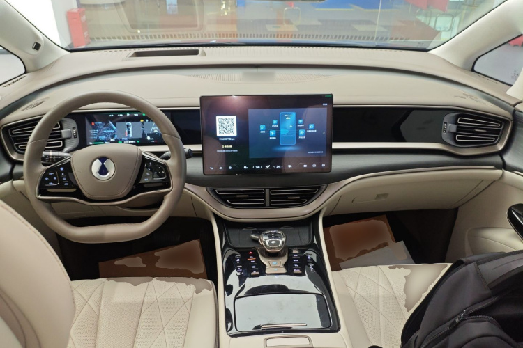 腾势D9 2022款 DM-i 970 四驱旗舰型中控内饰12