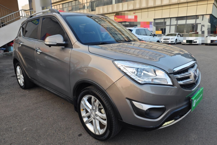 长安CS35 2016款 1.6L 自动豪华型 国IV车身外观3