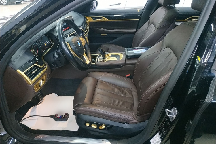 宝马7系 2018款 730Li 领先型 M运动套装局部细节19