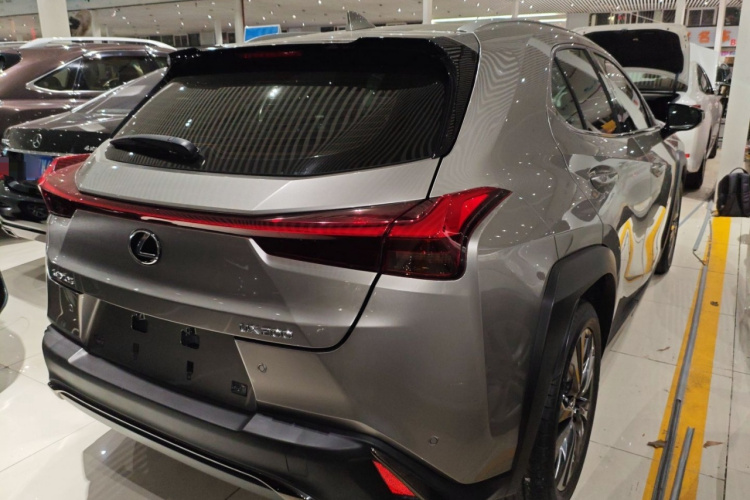 雷克萨斯UX 2020款 200 F SPORT版车身外观7