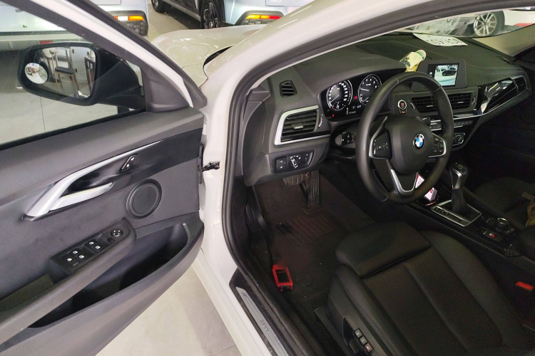 宝马1系 2018款 改款 118i 运动型中控内饰7003