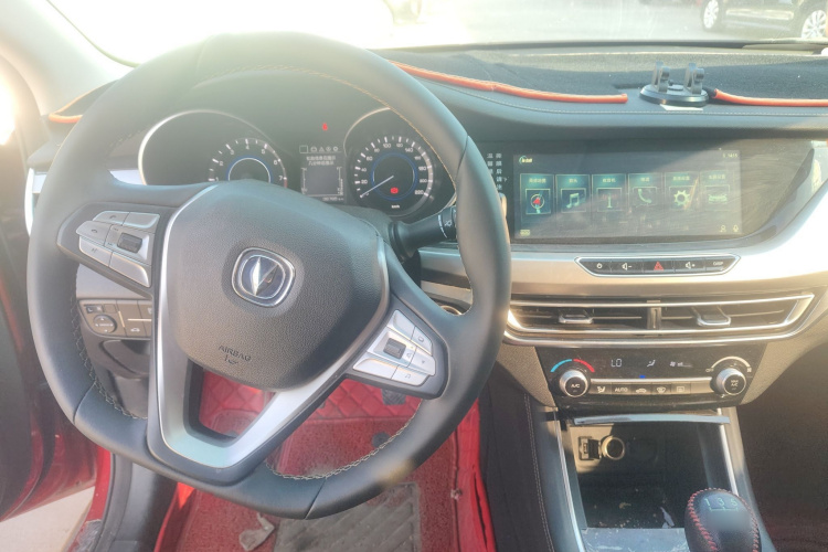 长安 逸动 2019款 高能版 1.6L GDI 手动先锋型 国VI中控内饰12