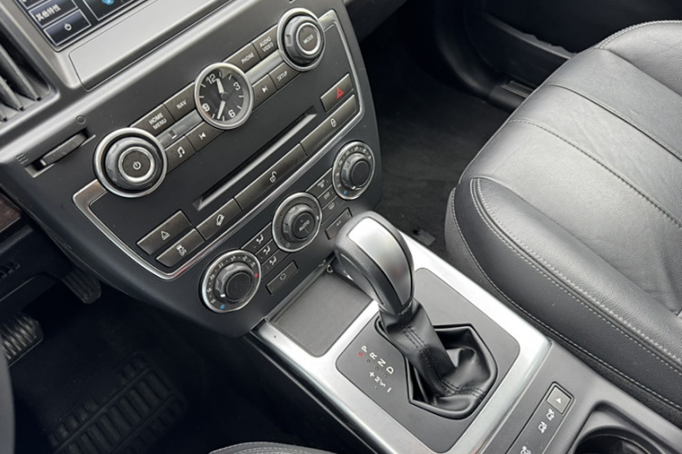 路虎 神行者2 2013款 2.2T SD4 SE柴油版中控内饰7008