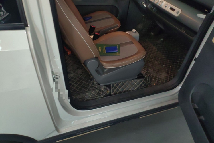 五菱汽车 宏光MINIEV 2022款 GAMEBOY 200km 玩咖款 磷酸铁锂局部细节9005