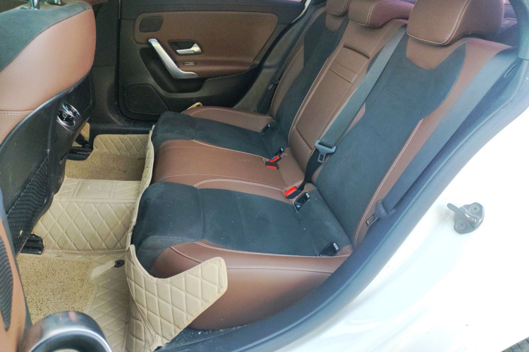 奔驰A级 2020款 A 180 L 运动轿车中控内饰21