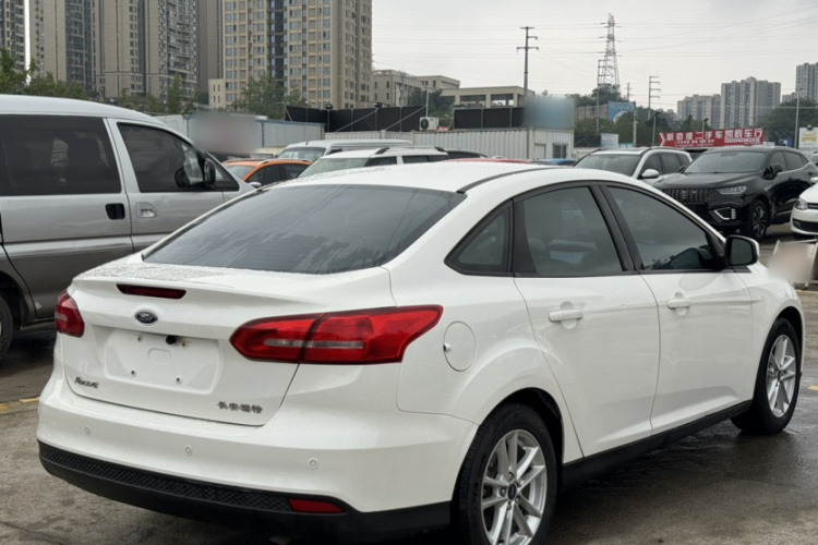 福特 福克斯 2015款 三厢 1.6L 手动风尚型车身外观6006