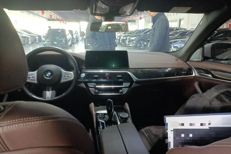 宝马5系 2022款 改款二 525Li M运动套装中控内饰7002