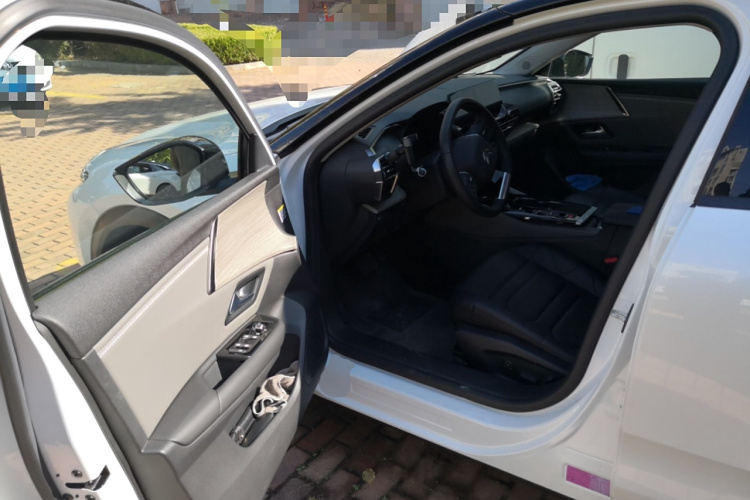 雪铁龙 凡尔赛C5 X 2023款 1.6T 势不凡中控内饰20