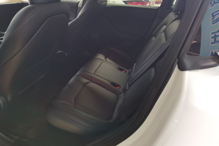 特斯拉 Model Y 2022款 长续航全轮驱动版中控内饰7004