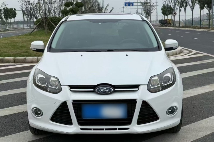 福特 福克斯 2012款 两厢 2.0L 自动豪华运动型车身外观6001