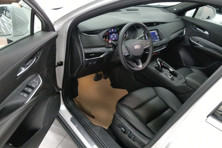 凯迪拉克XT4 2021款 28T 两驱领先型中控内饰20